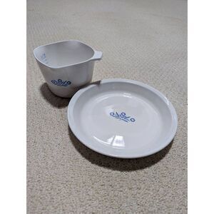 Vintage Corningware bake set. 9 inch pie plate and 1 quart saucemaker